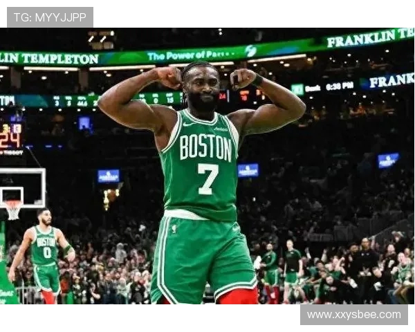 杰隆布朗仅战9分钟5中2拿6分 篮板助攻齐全显高效表现